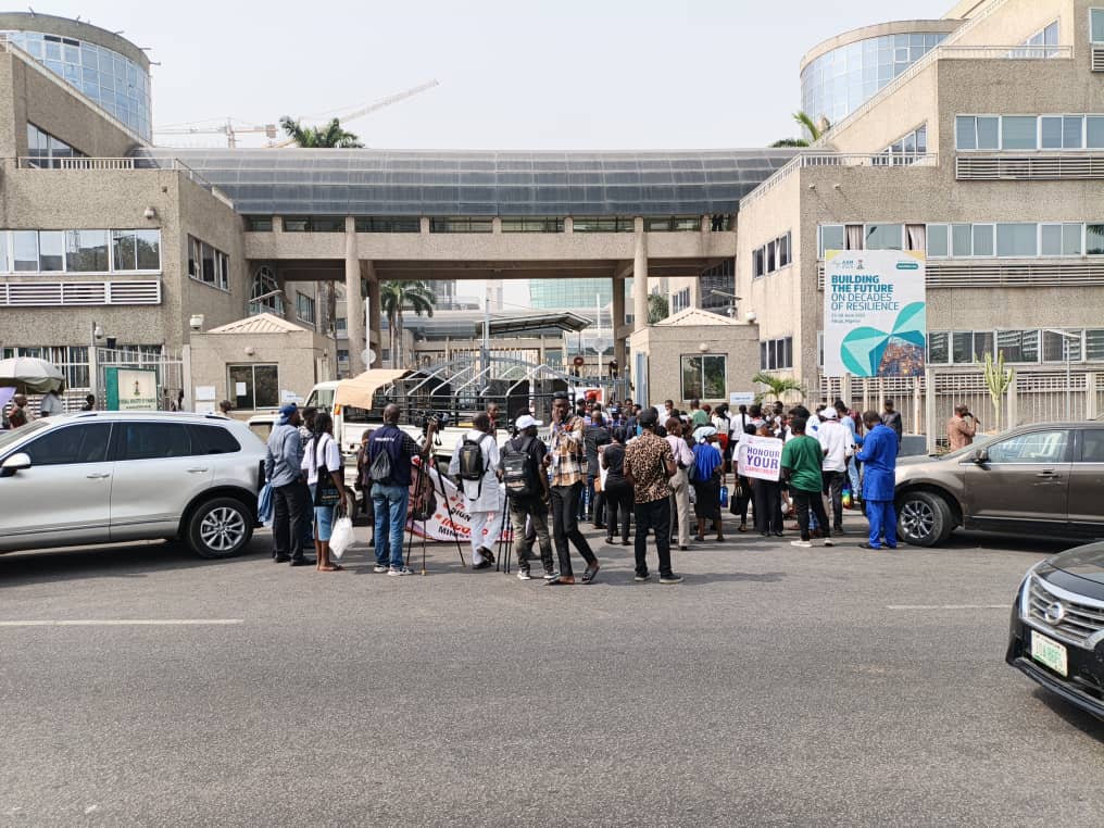 Image depicting contractors protesting regarding payment delays