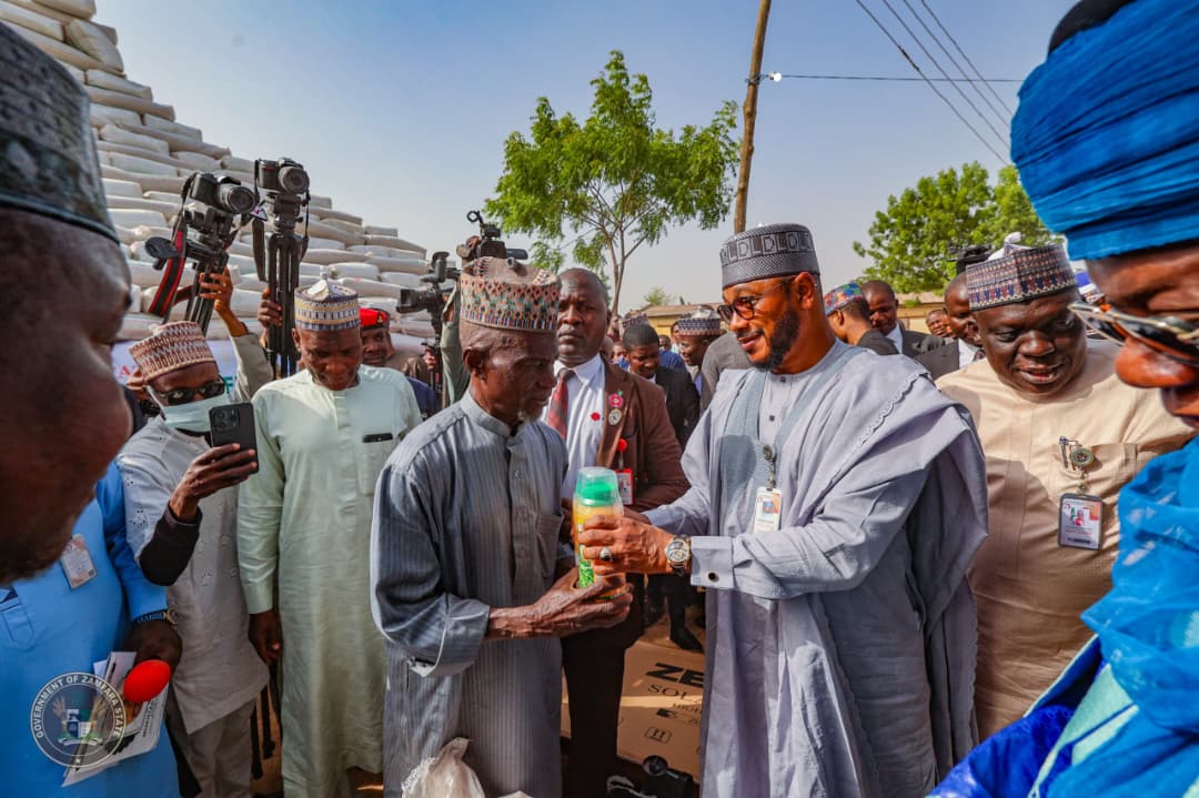 Governor Dauda Lawal distributing fertilizers and farm inputs in Zamfara