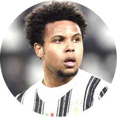 Juventus players celebrating a goal