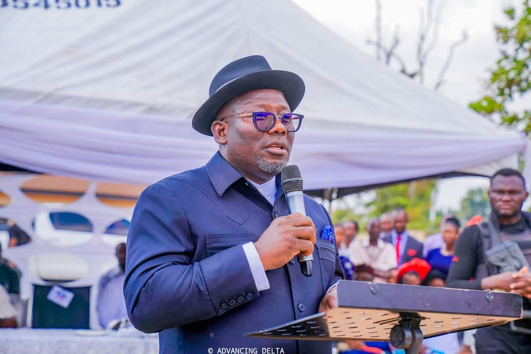Governor Sheriff Oborevwori addressing the gathering during Senator Nwaoboshi’s funeral