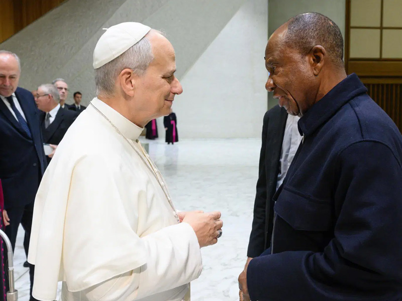 Leemon Ikpea meeting the Pope at the Vatican