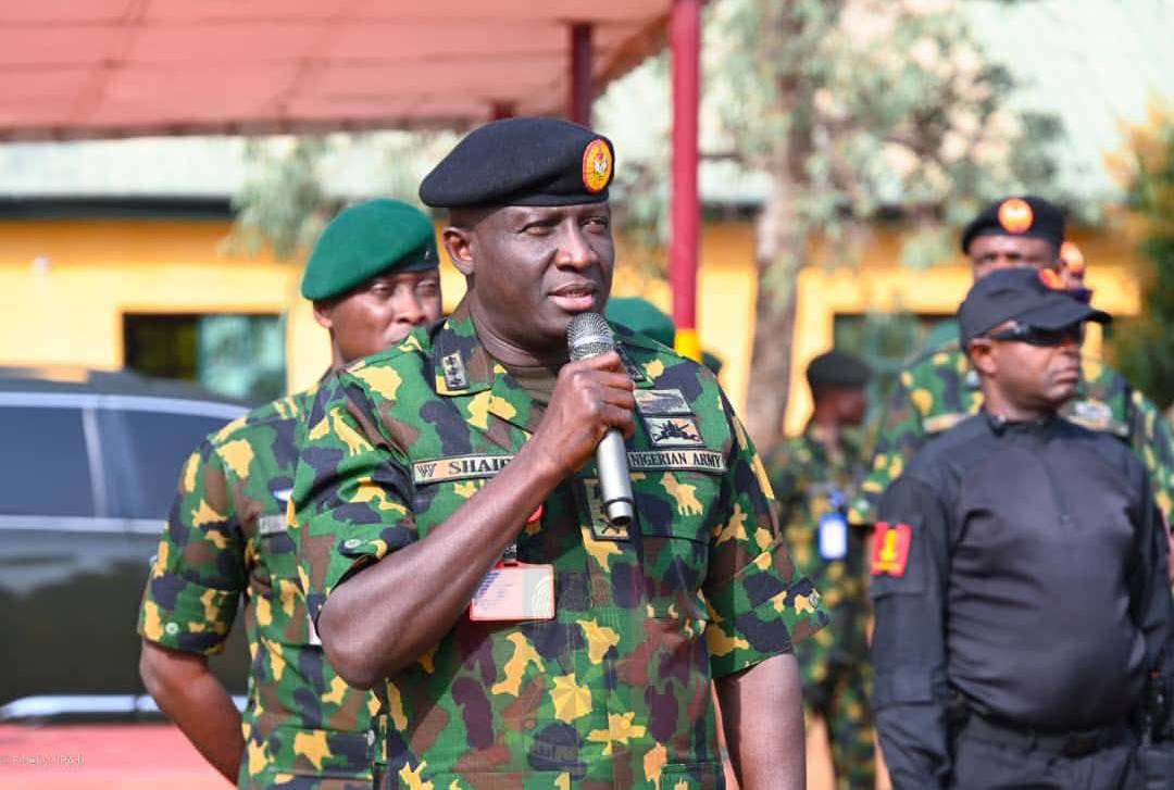 Lieutenant General Waidi Shaibu addressing military commanders