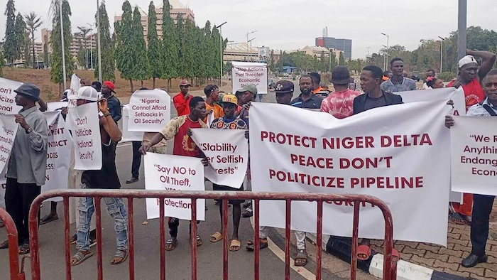 Pro-Tompolo protesters gathered at the National Assembly to oppose the decentralization of pipeline surveillance contracts.