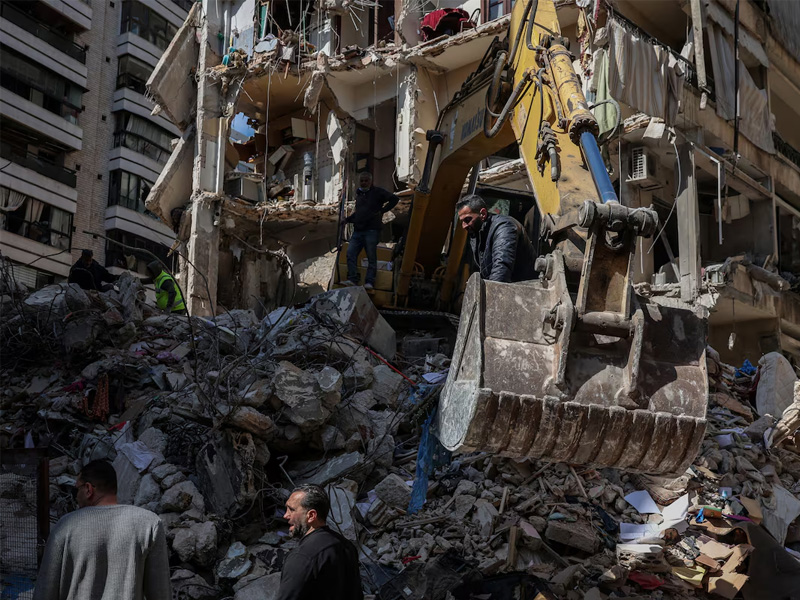 An image showing a news report graphic related to an Israeli strike in Beirut.