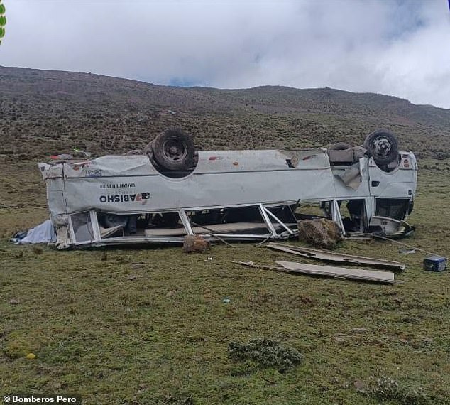 Scene of the tour bus accident in Peru, showing the overturned vehicle.