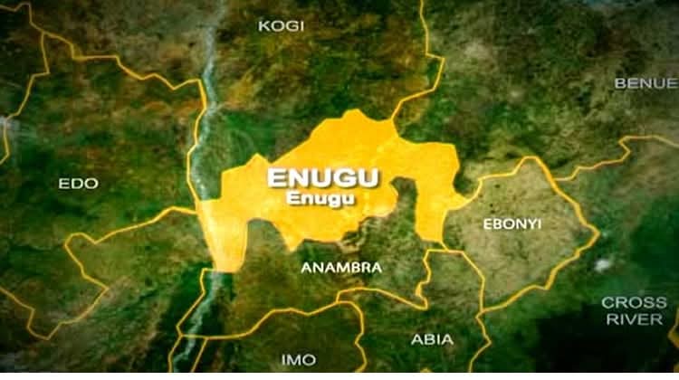 Police apprehending a mother and daughter suspected of murder in Enugu
