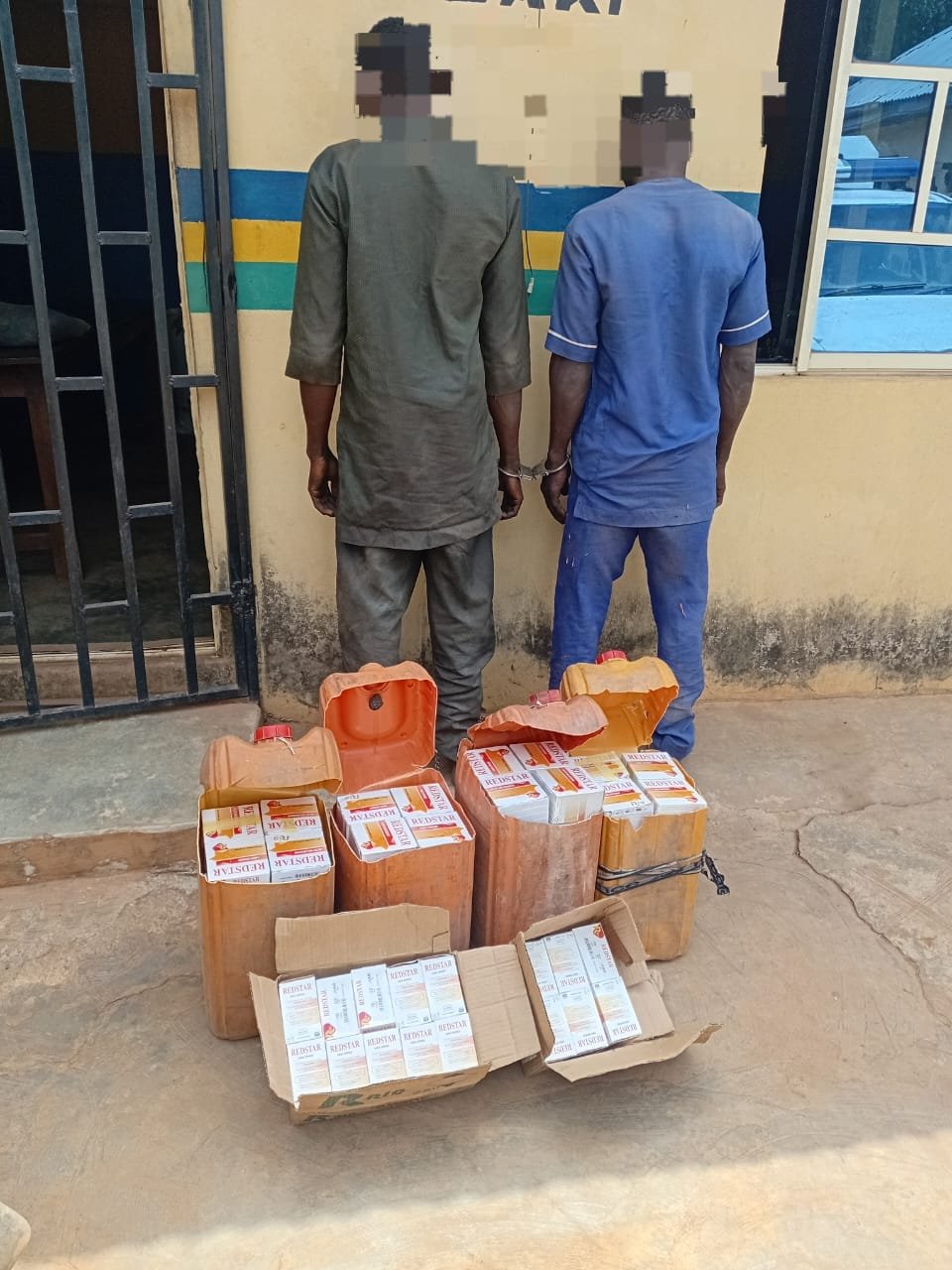 Police recovered 2,625 cartridges while apprehending two suspects involved in ammunition trafficking.