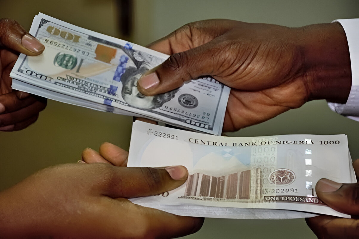 Nigerian Naira and US Dollar currency notes