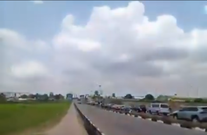 Traffic congestion at Lagos airport due to FAAN's cashless payment system