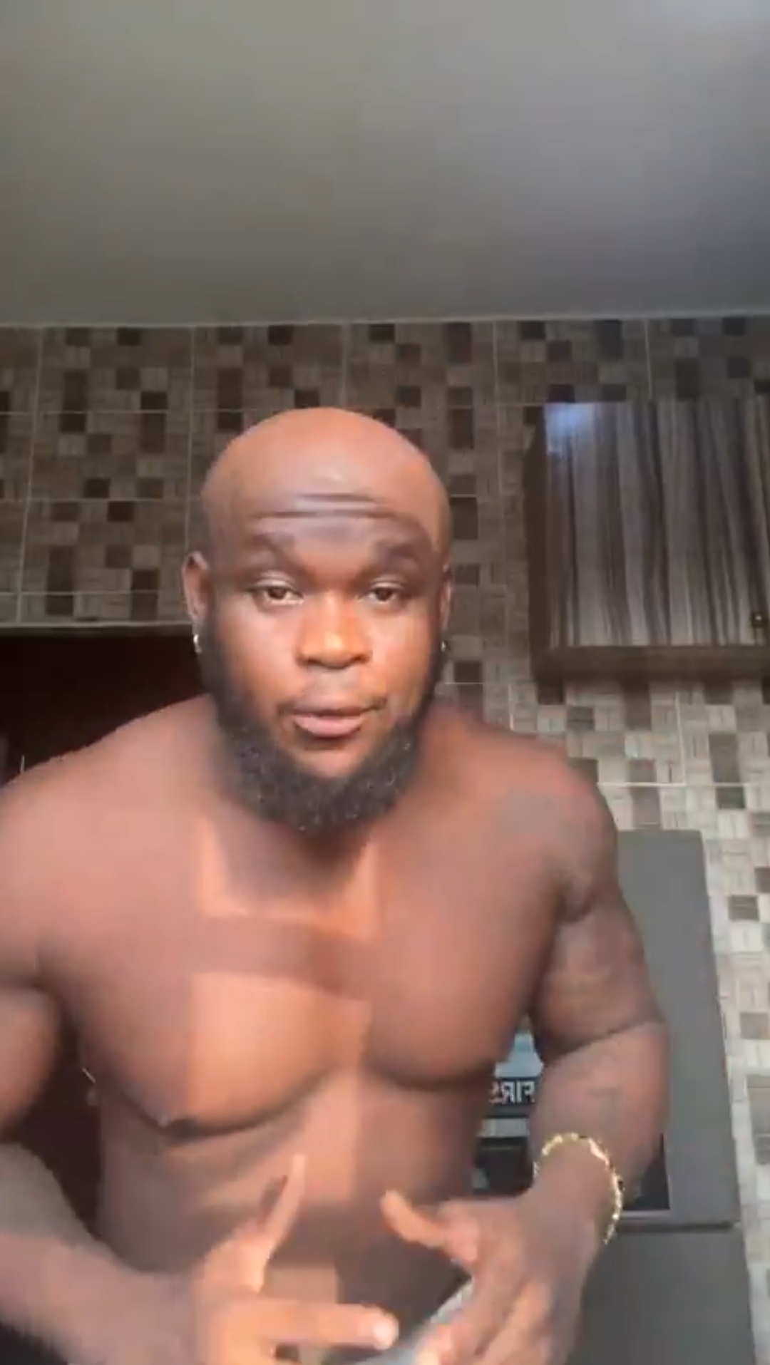 A man critiques women's approach to finding husbands during Shiloh